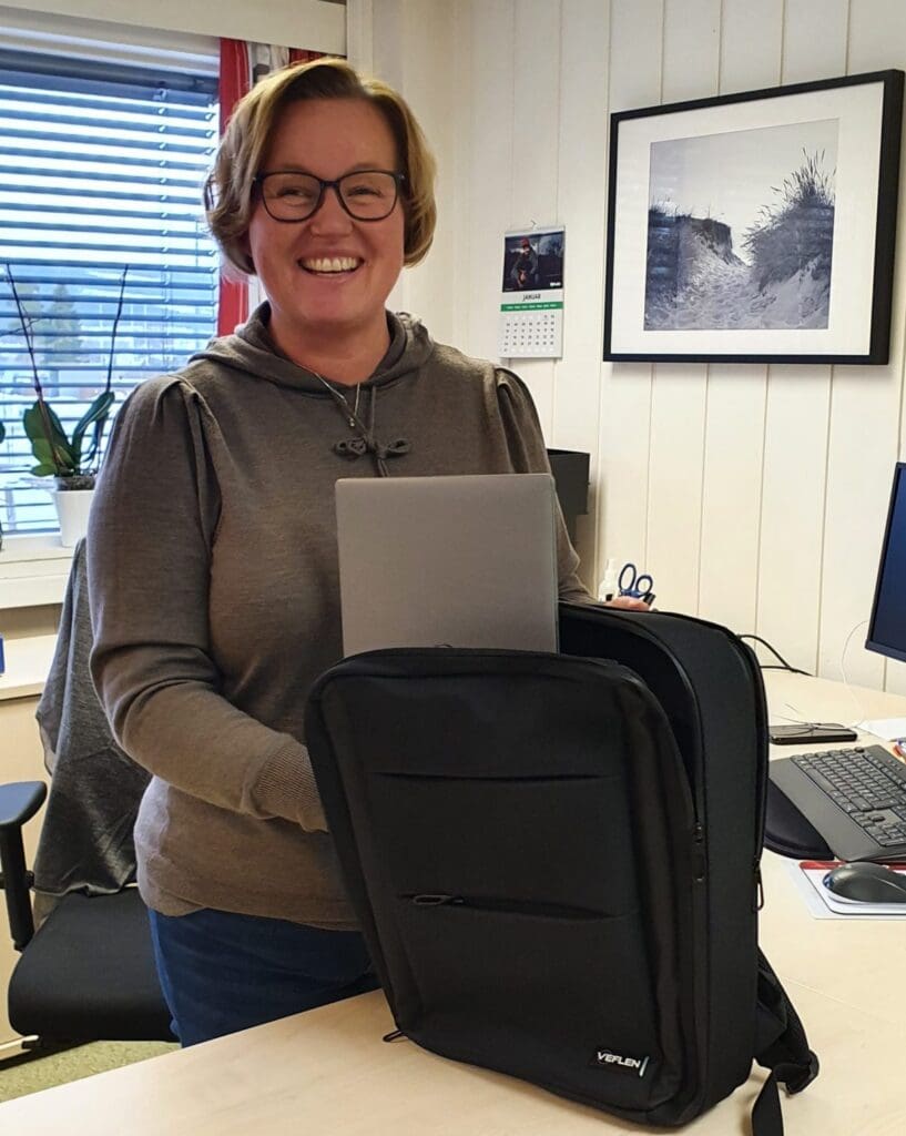 Vivian E. Johnsen med ny PC-bag