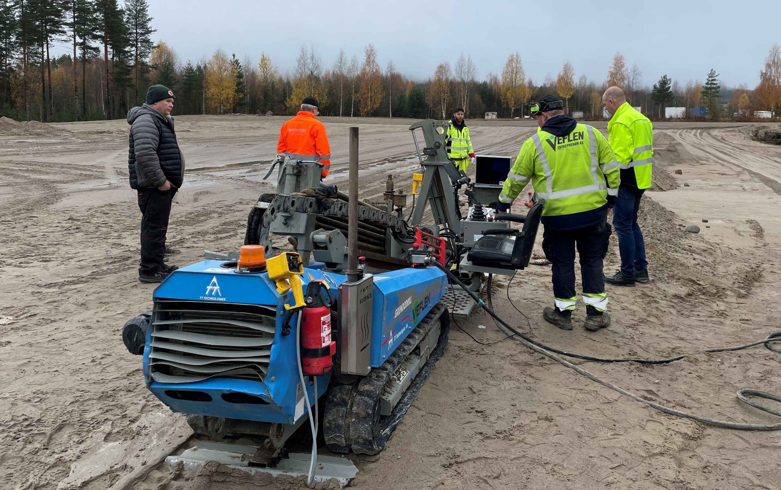 Tor Andre Thoner Ødegård og Knut Anders Krogsrud demonstrerer horisontal boring