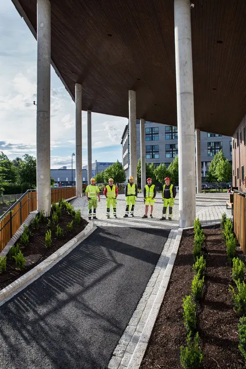 Bildet viser ansatte hos Veflen Entreprenør