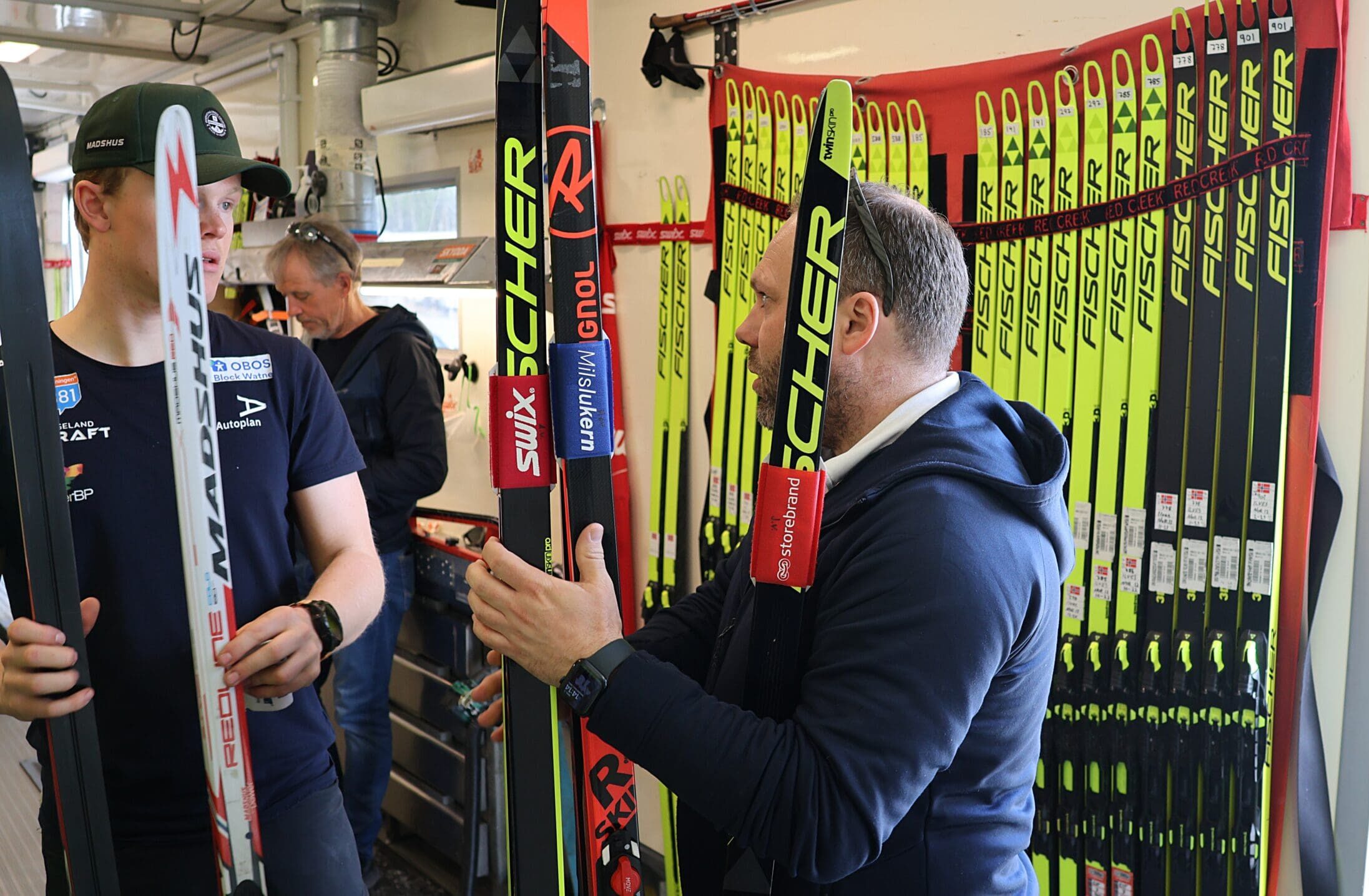 Bilde av Hans Otto i skilandslagets smørebuss